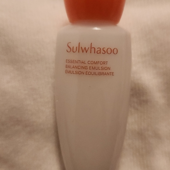 Sulwhasoo Essential Daily Routine Kit - Picture 2 of 5
